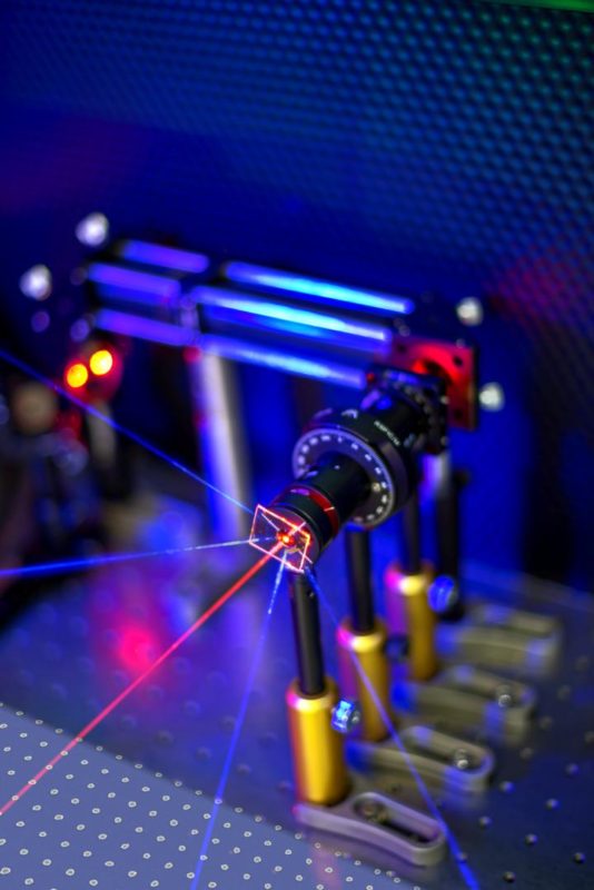 Ultra-sensitive sensor with gold nanoparticle array