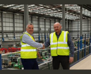 500 far800 inline l rianwilsonseniormanager distributionsalesattoshibaampsimonmeadmorevicepresidentofproductandsuppliermanagementatfarnell Farnell expands Toshiba portfolio to support design engineers