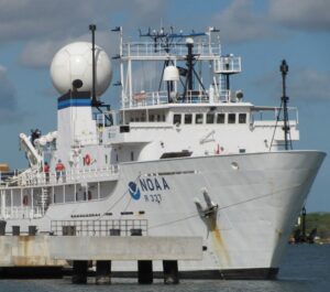 AWLakeFlowMeterNOAA AW-Lake flow monitor helps National Oceanographic and Atmospheric Administration to measure ocean salt content