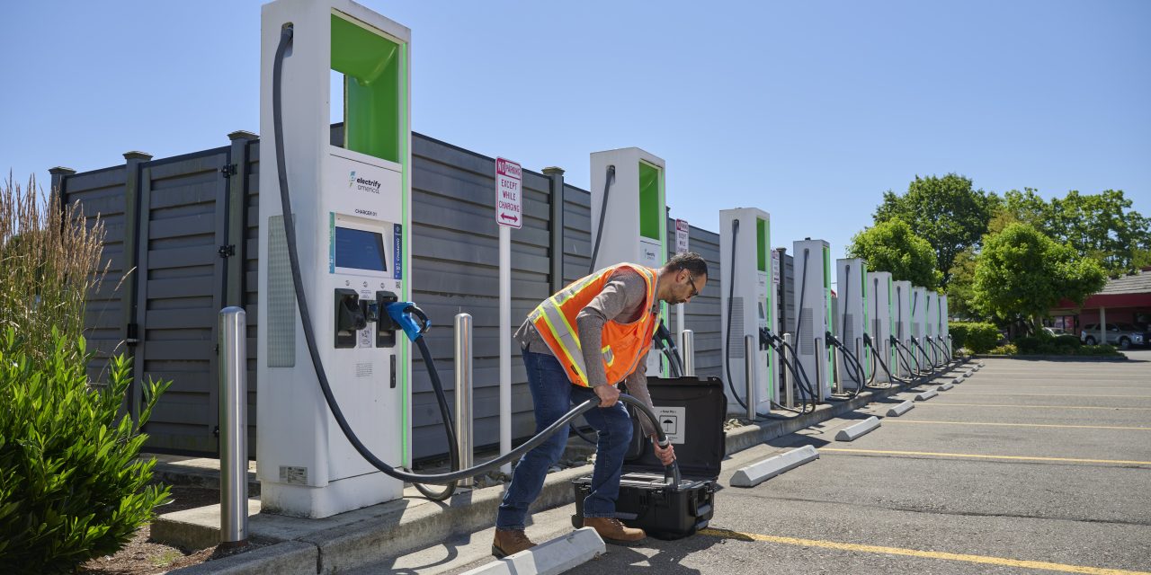 New Fluke FEV500 redefines testing for fast DC electric vehicle chargers