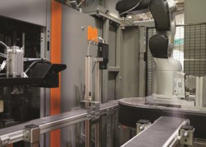 FLIR940 The FLIR A615 measures the exact position of the newly produced rubber luggage tags Machine vision: pick and place with Flir thermal imaging cameras