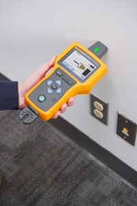 FLU056 Image 2 Fluke’s two new Advanced Wire Tracers deliver superior accuracy and safety when locating electric cables in walls, ceilings and floors