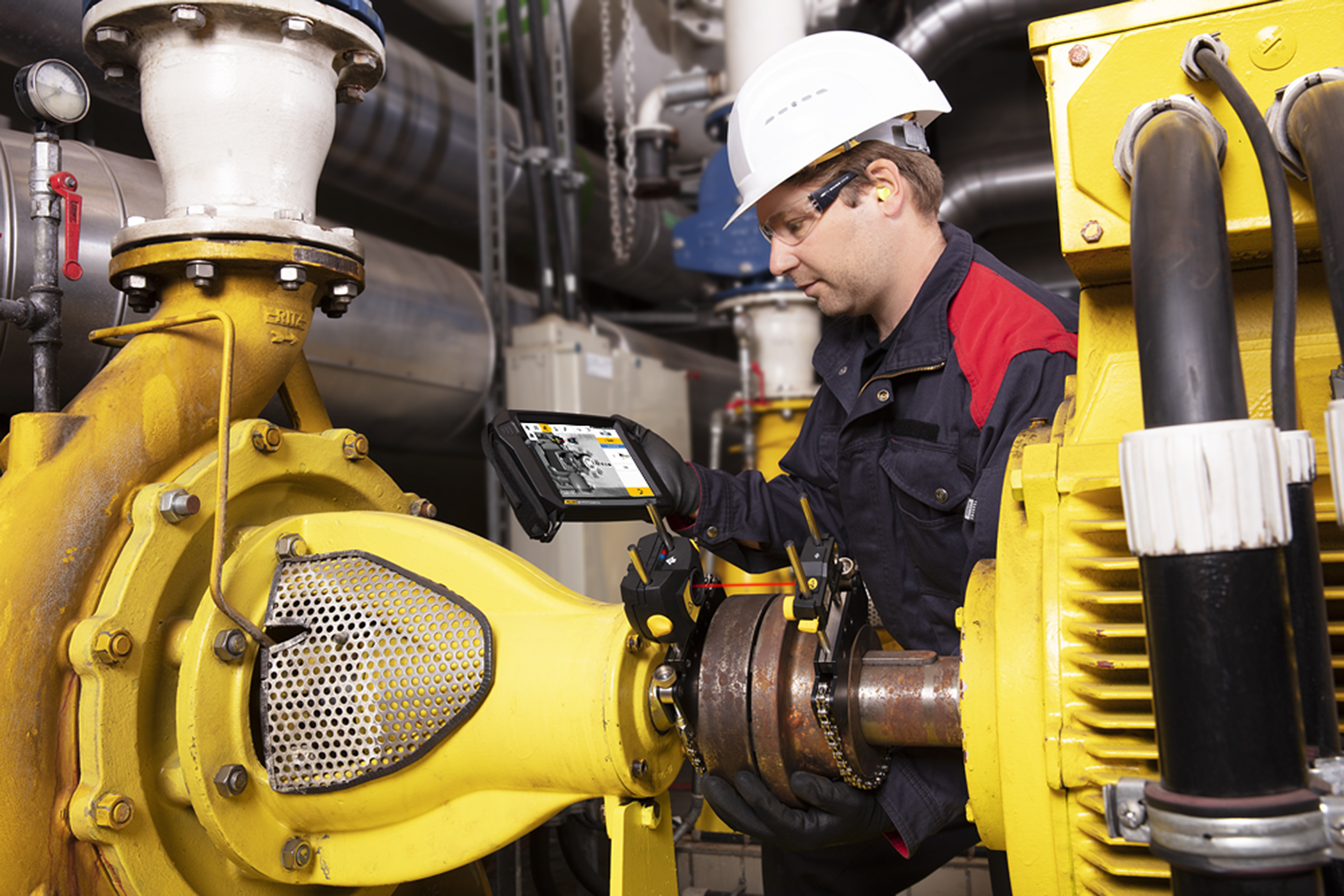 Fluke 831 Laser Shaft Alignment Tool simplifies precision shaft alignment, saving thousands in downtime and energy waste