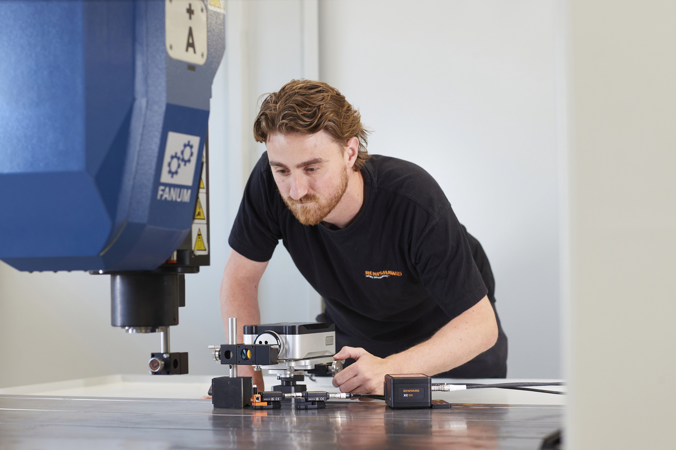 Renishaw launches its new XC100 environmental compensator for precision calibration