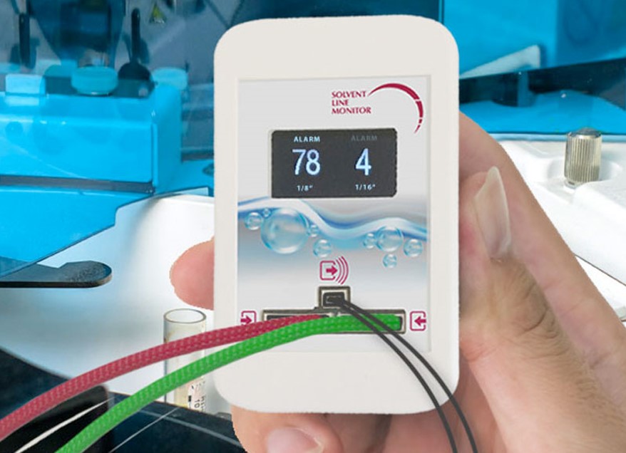 Programmable, high sensitivity monitor for detecting gas bubbles