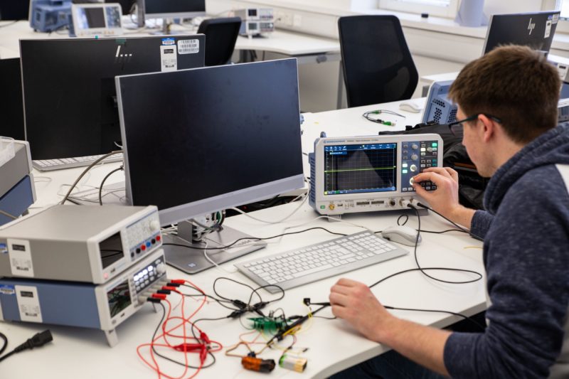 Rohde & Schwarz wins contract for test equipment in the newly refurbished teaching laboratory