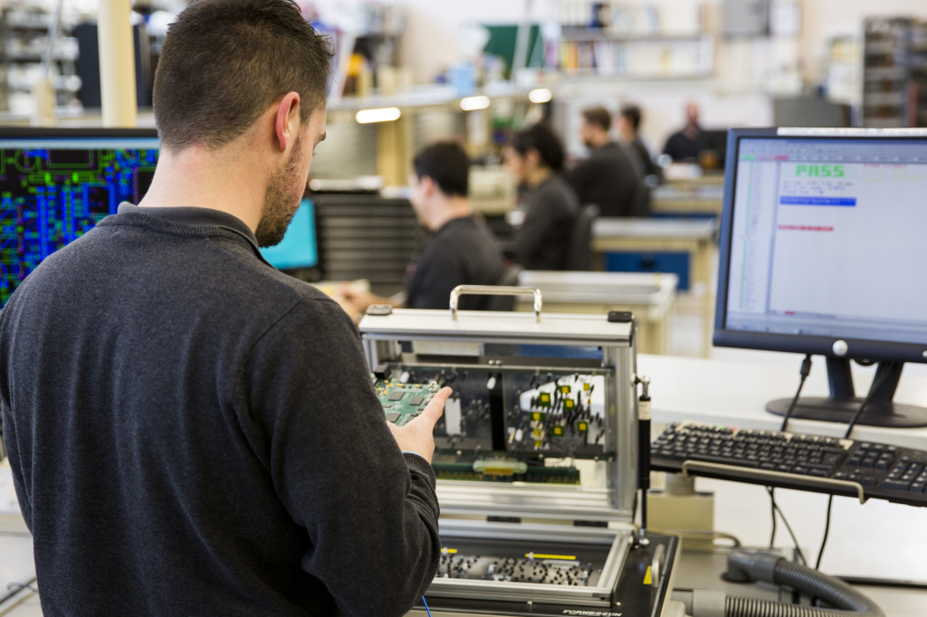 077a2070offshore Electronics manufacturing: make or buy?