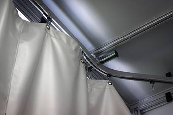 Active protective textile switches off laser